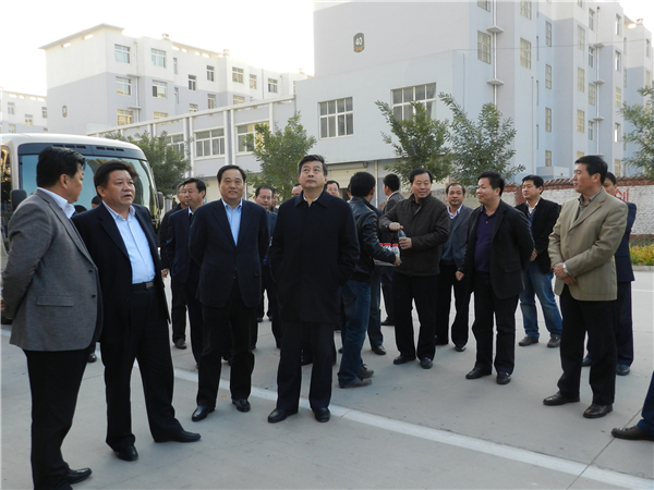 山东省建设厅副厅长耿庆海莅临久和社区项目检查指导工作